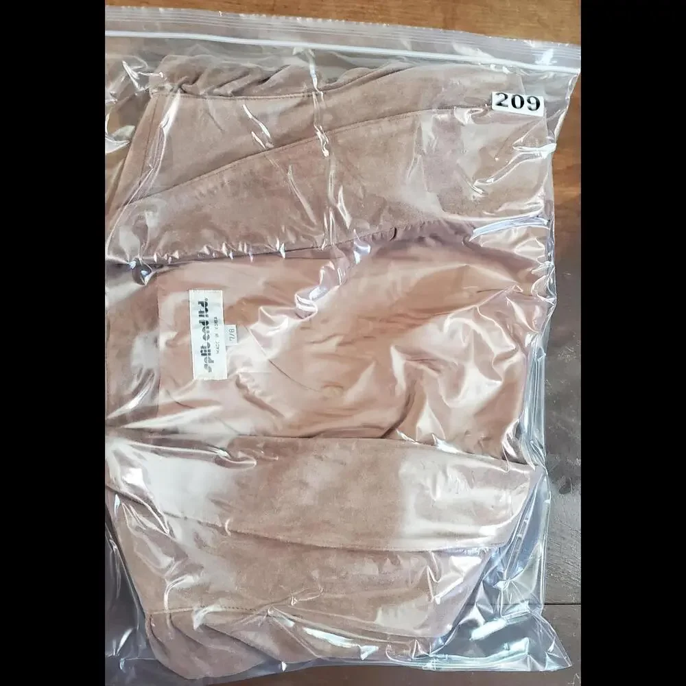 Chic Vintage Tan Suede Blazer for Women - Picture 10 of 10